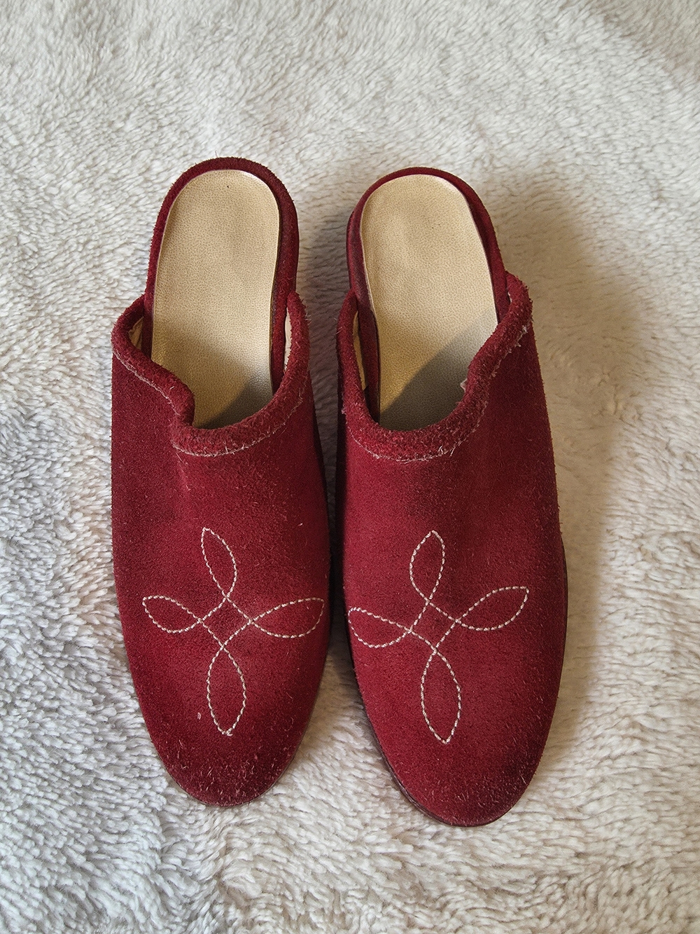 Vintage Crayons Women's Red Suede Embroidered Closed-Toe Mule Heel Slip-On 6